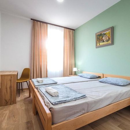 Apart hotel Zoe Pirot Buitenkant foto