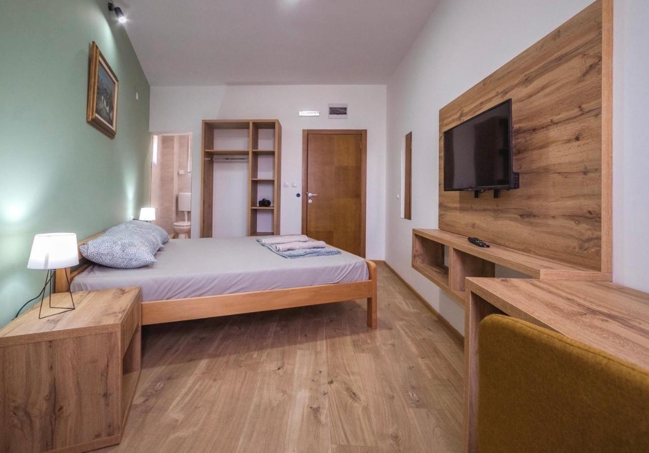 Apart hotel Zoe Pirot Buitenkant foto