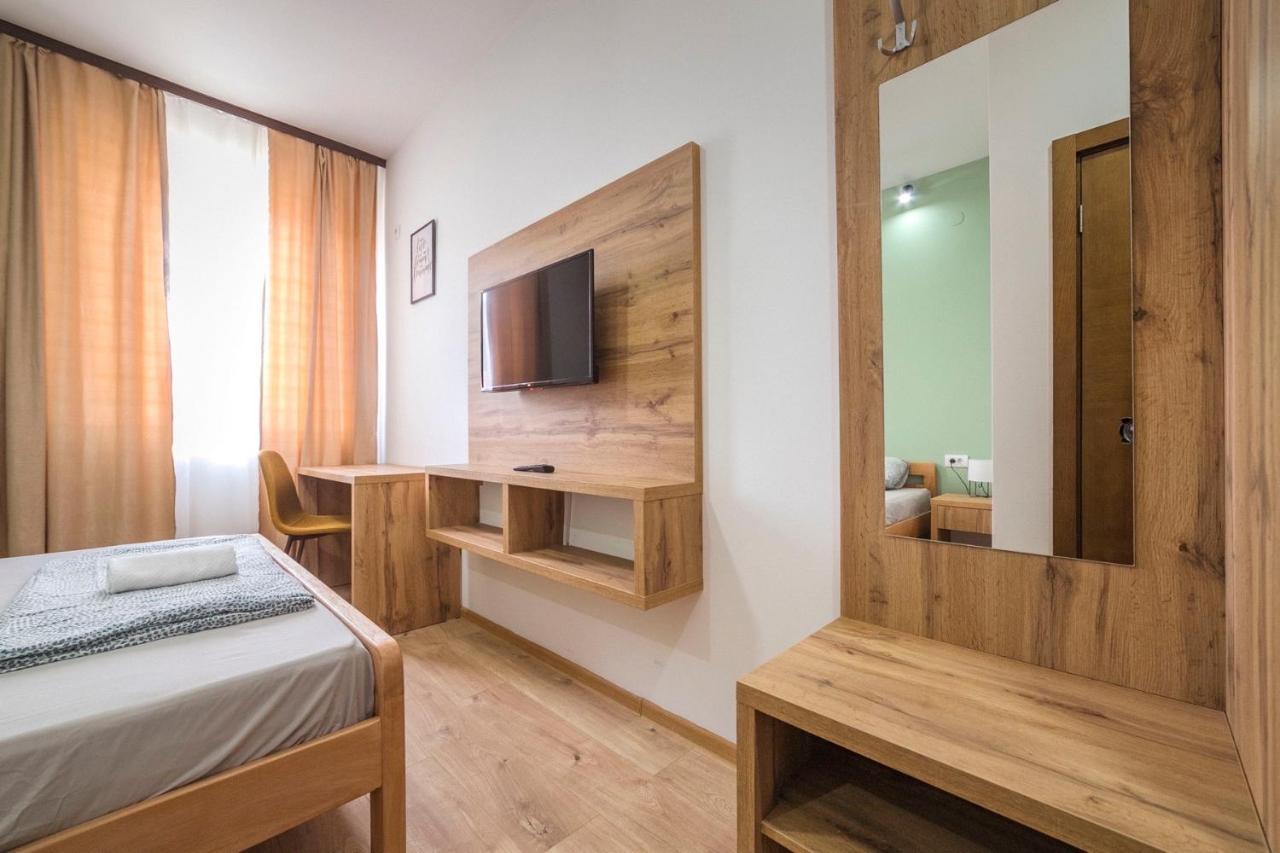 Apart hotel Zoe Pirot Buitenkant foto