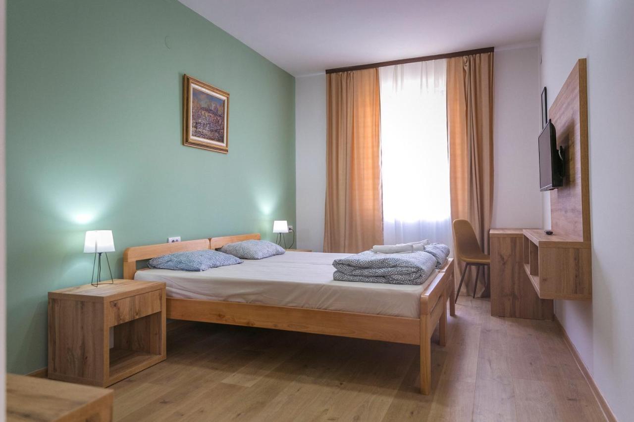 Apart hotel Zoe Pirot Buitenkant foto