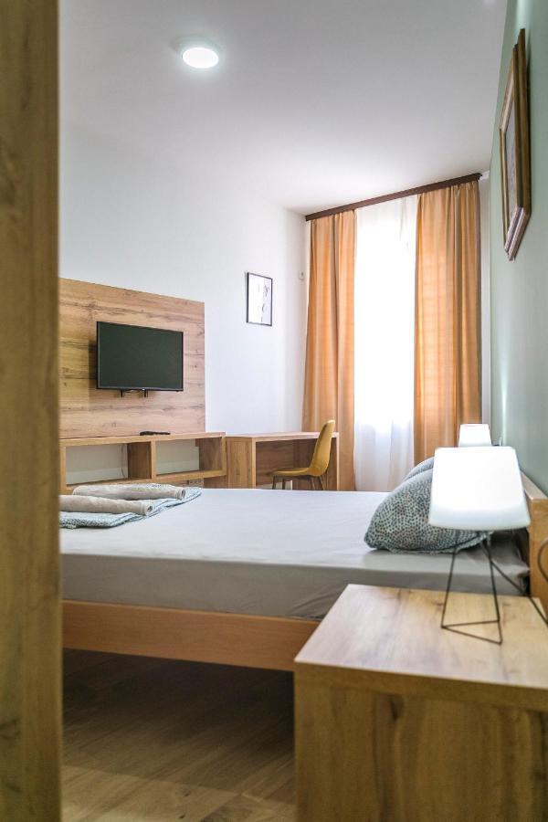 Apart hotel Zoe Pirot Buitenkant foto
