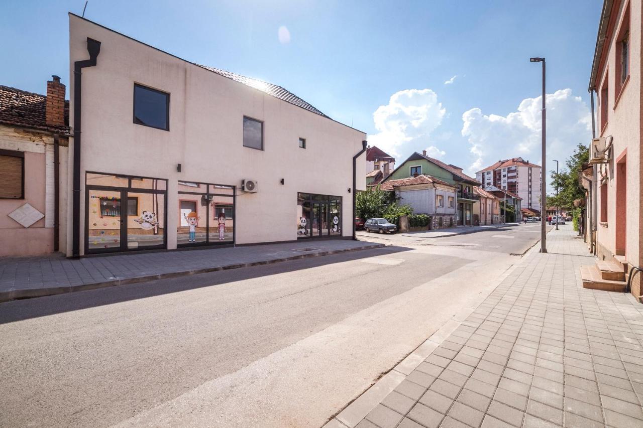 Apart hotel Zoe Pirot Buitenkant foto