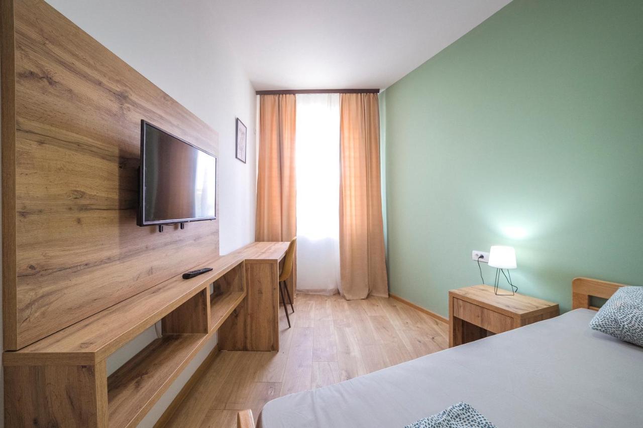 Apart hotel Zoe Pirot Buitenkant foto