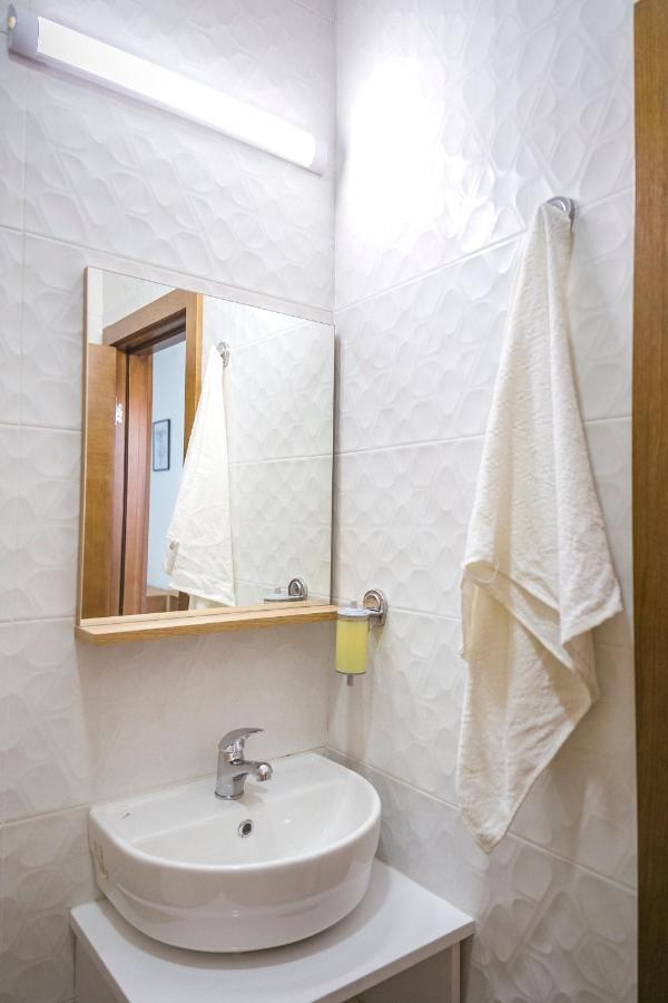 Apart hotel Zoe Pirot Buitenkant foto